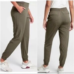 Athleta Brooklyn Textured Jogger Size 8 EUC